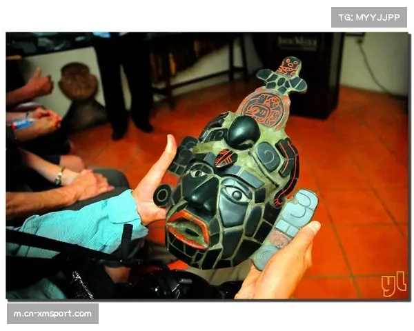 冬奥村文化交换活动展示意大利手工艺，运动员自制面具成热门纪念品