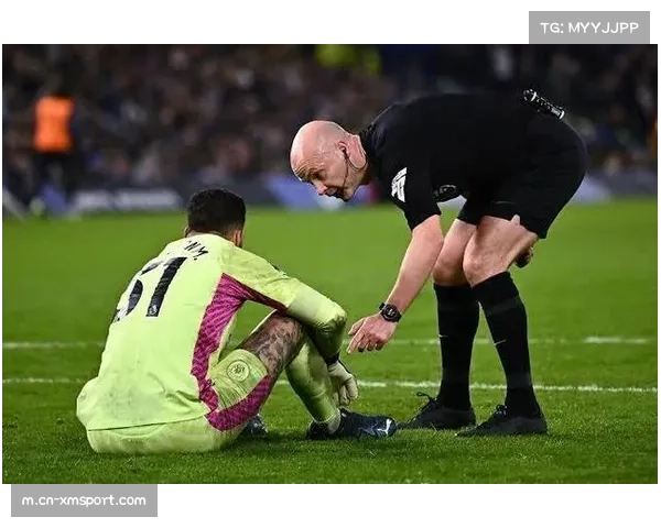 争议瞬间：拜仁球员投诉曼城进球前对基米希犯规，裁判未予理会